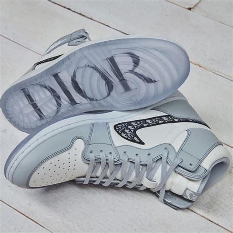 where to buy dior sneakers.